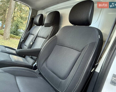 Белый Рено Трафик, объемом двигателя 2 л и пробегом 112 тыс. км за 17850 $, фото 42 на Automoto.ua