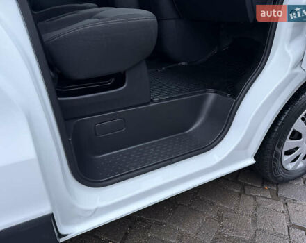 Белый Рено Трафик, объемом двигателя 2 л и пробегом 259 тыс. км за 16400 $, фото 53 на Automoto.ua