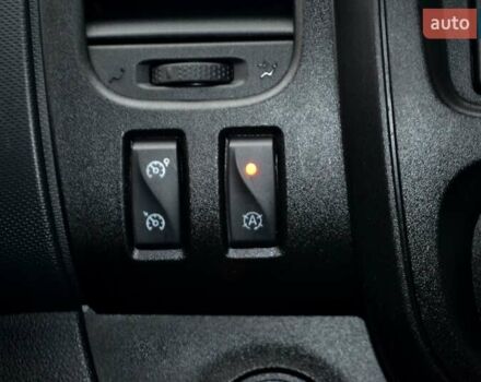 Белый Рено Трафик, объемом двигателя 2 л и пробегом 236 тыс. км за 16900 $, фото 36 на Automoto.ua