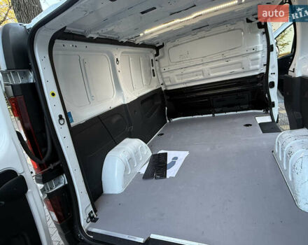 Белый Рено Трафик, объемом двигателя 2 л и пробегом 114 тыс. км за 18200 $, фото 65 на Automoto.ua