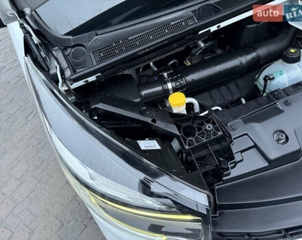 Белый Рено Трафик, объемом двигателя 2 л и пробегом 259 тыс. км за 16400 $, фото 86 на Automoto.ua