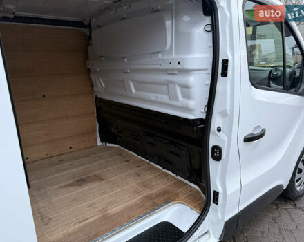 Белый Рено Трафик, объемом двигателя 2 л и пробегом 259 тыс. км за 16400 $, фото 78 на Automoto.ua