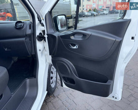 Белый Рено Трафик, объемом двигателя 2 л и пробегом 259 тыс. км за 16400 $, фото 50 на Automoto.ua