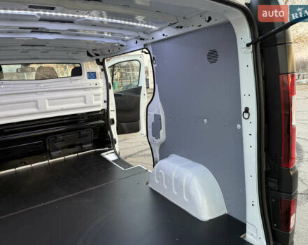 Белый Рено Трафик, объемом двигателя 2 л и пробегом 130 тыс. км за 18999 $, фото 84 на Automoto.ua