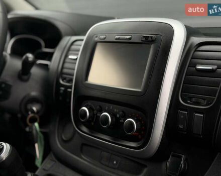 Белый Рено Трафик, объемом двигателя 2 л и пробегом 217 тыс. км за 18800 $, фото 55 на Automoto.ua