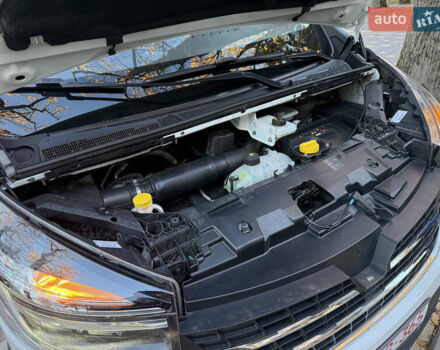 Белый Рено Трафик, объемом двигателя 2 л и пробегом 115 тыс. км за 19500 $, фото 71 на Automoto.ua