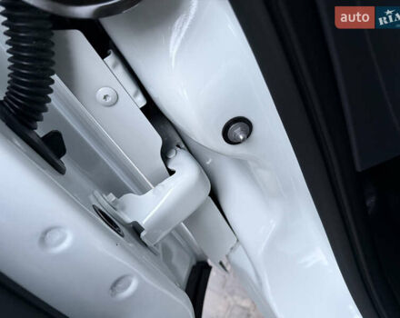 Белый Рено Трафик, объемом двигателя 2 л и пробегом 259 тыс. км за 16400 $, фото 39 на Automoto.ua