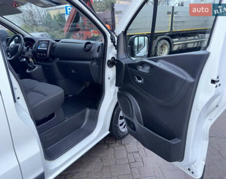 Белый Рено Трафик, объемом двигателя 2 л и пробегом 259 тыс. км за 16400 $, фото 49 на Automoto.ua