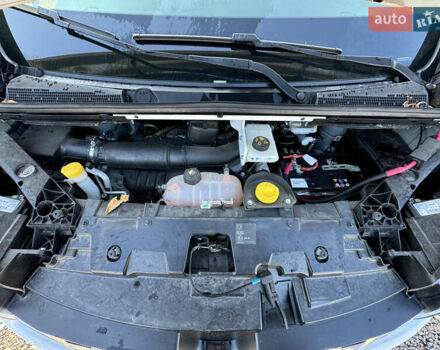 Белый Рено Трафик, объемом двигателя 2 л и пробегом 182 тыс. км за 17673 $, фото 64 на Automoto.ua