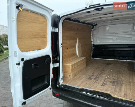 Белый Рено Трафик, объемом двигателя 2 л и пробегом 259 тыс. км за 16400 $, фото 66 на Automoto.ua