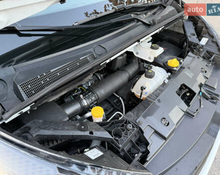 Белый Рено Трафик, объемом двигателя 2 л и пробегом 130 тыс. км за 18999 $, фото 92 на Automoto.ua