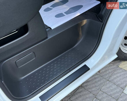 Белый Рено Трафик, объемом двигателя 2 л и пробегом 112 тыс. км за 17850 $, фото 62 на Automoto.ua