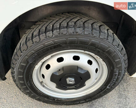 Белый Рено Трафик, объемом двигателя 2 л и пробегом 130 тыс. км за 18999 $, фото 39 на Automoto.ua