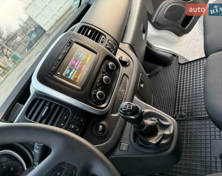 Белый Рено Трафик, объемом двигателя 2 л и пробегом 130 тыс. км за 18999 $, фото 70 на Automoto.ua