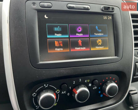 Белый Рено Трафик, объемом двигателя 2 л и пробегом 182 тыс. км за 17673 $, фото 72 на Automoto.ua