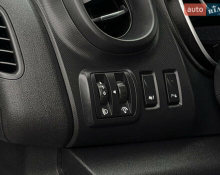 Белый Рено Трафик, объемом двигателя 2 л и пробегом 217 тыс. км за 18800 $, фото 50 на Automoto.ua