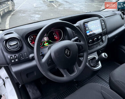 Белый Рено Трафик, объемом двигателя 2 л и пробегом 259 тыс. км за 16400 $, фото 45 на Automoto.ua