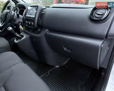 Белый Рено Трафик, объемом двигателя 2 л и пробегом 259 тыс. км за 16400 $, фото 55 на Automoto.ua