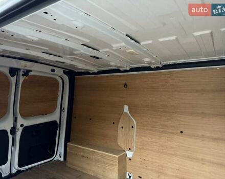 Белый Рено Трафик, объемом двигателя 2 л и пробегом 259 тыс. км за 16400 $, фото 81 на Automoto.ua