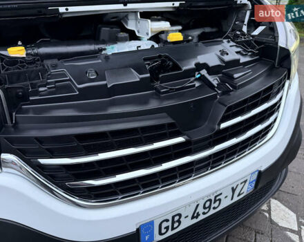 Белый Рено Трафик, объемом двигателя 2 л и пробегом 259 тыс. км за 16400 $, фото 84 на Automoto.ua