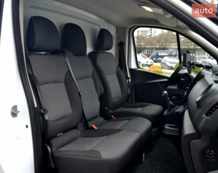 Белый Рено Трафик, объемом двигателя 2 л и пробегом 236 тыс. км за 16900 $, фото 127 на Automoto.ua