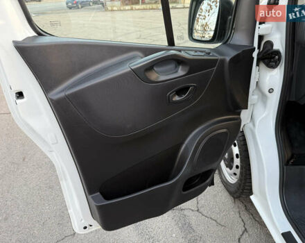 Белый Рено Трафик, объемом двигателя 2 л и пробегом 130 тыс. км за 18999 $, фото 64 на Automoto.ua