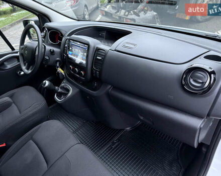 Белый Рено Трафик, объемом двигателя 2 л и пробегом 259 тыс. км за 16400 $, фото 60 на Automoto.ua