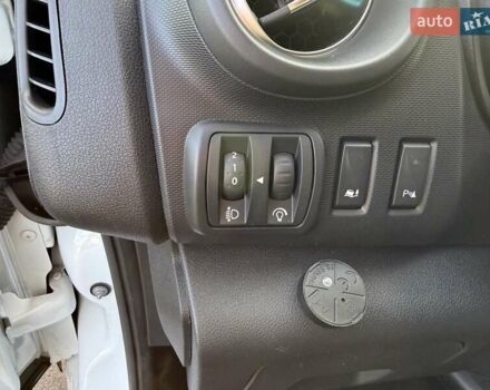 Білий Рено Трафік, об'ємом двигуна 2 л та пробігом 200 тис. км за 18900 $, фото 13 на Automoto.ua