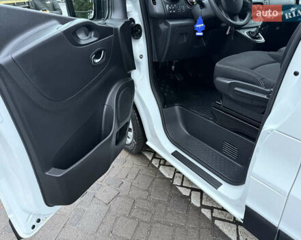 Белый Рено Трафик, объемом двигателя 2 л и пробегом 259 тыс. км за 16400 $, фото 31 на Automoto.ua