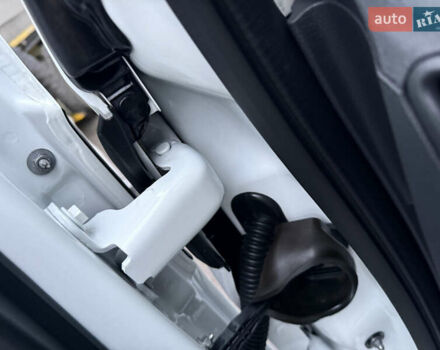 Белый Рено Трафик, объемом двигателя 2 л и пробегом 259 тыс. км за 16400 $, фото 38 на Automoto.ua