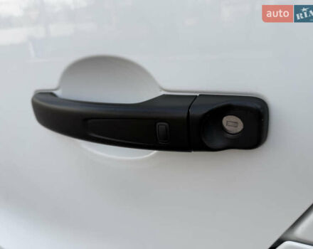 Белый Рено Трафик, объемом двигателя 2 л и пробегом 130 тыс. км за 18999 $, фото 122 на Automoto.ua