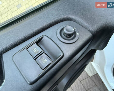 Белый Рено Трафик, объемом двигателя 2 л и пробегом 114 тыс. км за 18200 $, фото 45 на Automoto.ua