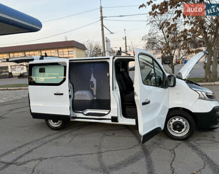 Белый Рено Трафик, объемом двигателя 2 л и пробегом 130 тыс. км за 18999 $, фото 104 на Automoto.ua