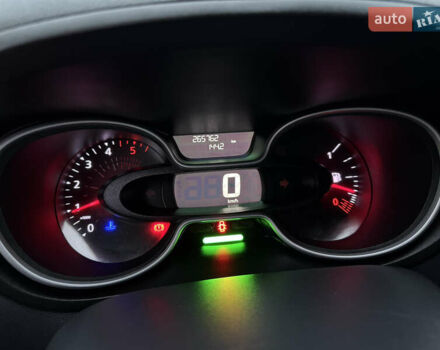 Белый Рено Трафик, объемом двигателя 2 л и пробегом 259 тыс. км за 16400 $, фото 46 на Automoto.ua