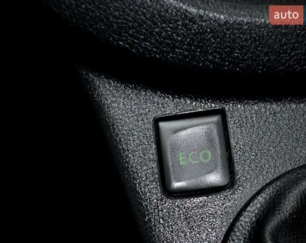 Белый Рено Трафик, объемом двигателя 2 л и пробегом 236 тыс. км за 16900 $, фото 115 на Automoto.ua