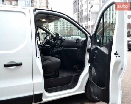 Белый Рено Трафик, объемом двигателя 2 л и пробегом 236 тыс. км за 16900 $, фото 122 на Automoto.ua