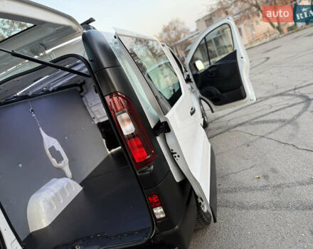 Белый Рено Трафик, объемом двигателя 2 л и пробегом 130 тыс. км за 18999 $, фото 89 на Automoto.ua