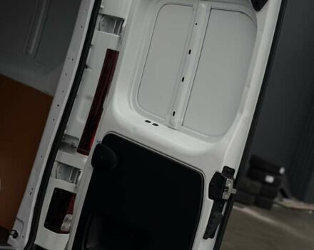 Белый Рено Трафик, объемом двигателя 2 л и пробегом 217 тыс. км за 18800 $, фото 40 на Automoto.ua