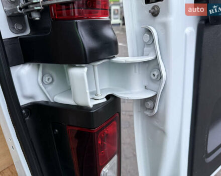 Белый Рено Трафик, объемом двигателя 2 л и пробегом 259 тыс. км за 16400 $, фото 73 на Automoto.ua