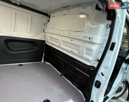 Белый Рено Трафик, объемом двигателя 2 л и пробегом 114 тыс. км за 18200 $, фото 64 на Automoto.ua