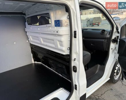Белый Рено Трафик, объемом двигателя 2 л и пробегом 130 тыс. км за 18999 $, фото 55 на Automoto.ua