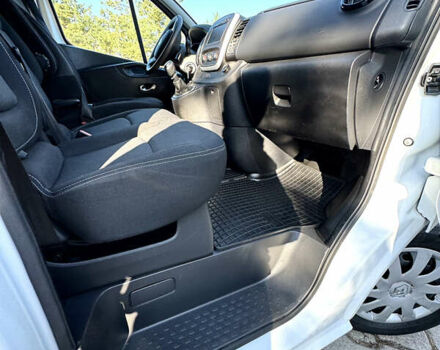 Белый Рено Трафик, объемом двигателя 2 л и пробегом 182 тыс. км за 17673 $, фото 47 на Automoto.ua