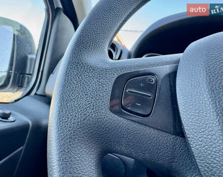 Белый Рено Трафик, объемом двигателя 2 л и пробегом 182 тыс. км за 17673 $, фото 41 на Automoto.ua