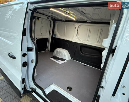 Белый Рено Трафик, объемом двигателя 2 л и пробегом 112 тыс. км за 17850 $, фото 63 на Automoto.ua