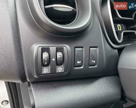 Белый Рено Трафик, объемом двигателя 2 л и пробегом 76 тыс. км за 17700 $, фото 22 на Automoto.ua