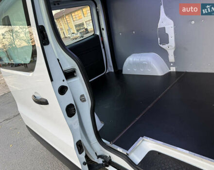 Белый Рено Трафик, объемом двигателя 2 л и пробегом 130 тыс. км за 18999 $, фото 61 на Automoto.ua