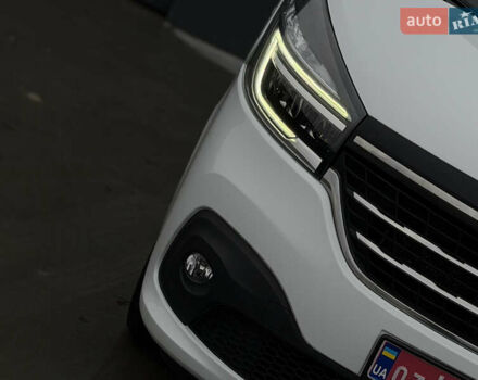 Белый Рено Трафик, объемом двигателя 2 л и пробегом 217 тыс. км за 18800 $, фото 22 на Automoto.ua