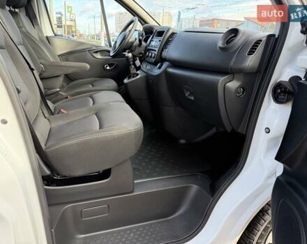 Білий Рено Трафік, об'ємом двигуна 2 л та пробігом 200 тис. км за 18900 $, фото 27 на Automoto.ua