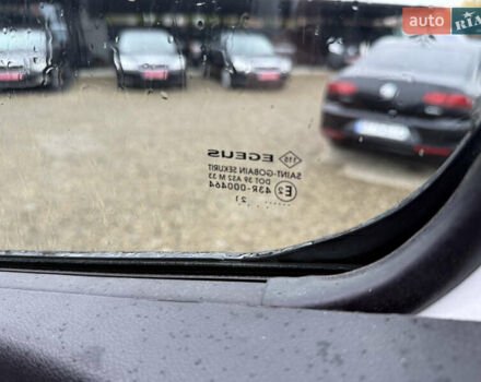 Белый Рено Трафик, объемом двигателя 2 л и пробегом 250 тыс. км за 16250 $, фото 12 на Automoto.ua