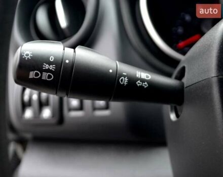 Белый Рено Трафик, объемом двигателя 2 л и пробегом 236 тыс. км за 16900 $, фото 95 на Automoto.ua